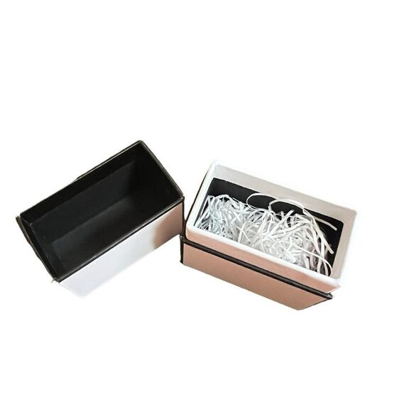 CHANEL Small Gift Box - Picture 8 of 9